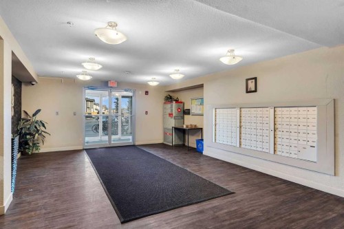 318-7210 80 Avenue Ne, Calgary, AB - Indoor Photo Showing Other Room
