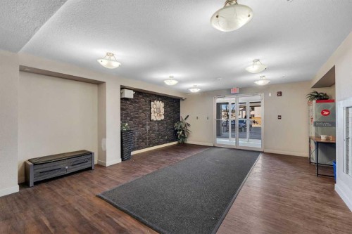 318-7210 80 Avenue Ne, Calgary, AB - Indoor Photo Showing Other Room