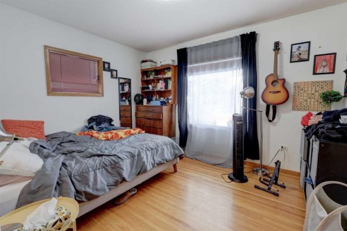 636 17 Avenue Ne, Calgary, AB - Indoor Photo Showing Bedroom