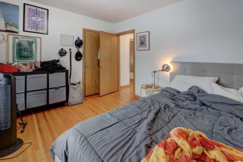 636 17 Avenue Ne, Calgary, AB - Indoor Photo Showing Bedroom