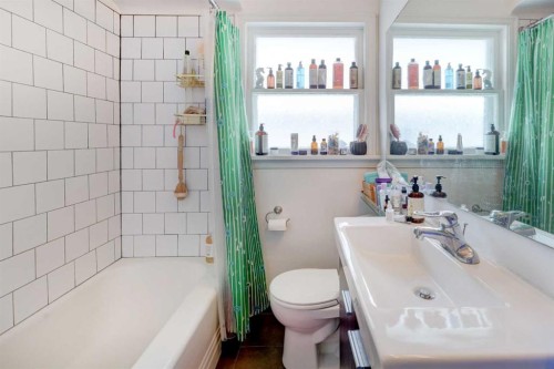 636 17 Avenue Ne, Calgary, AB - Indoor Photo Showing Bathroom