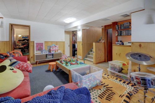 636 17 Avenue Ne, Calgary, AB - Indoor Photo Showing Other Room