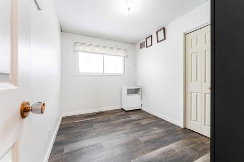 119 Mardale Crescent Ne, Calgary, AB - Indoor Photo Showing Other Room