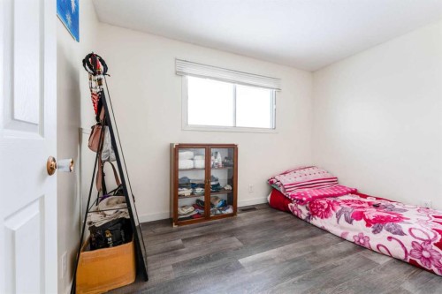 119 Mardale Crescent Ne, Calgary, AB - Indoor Photo Showing Bedroom