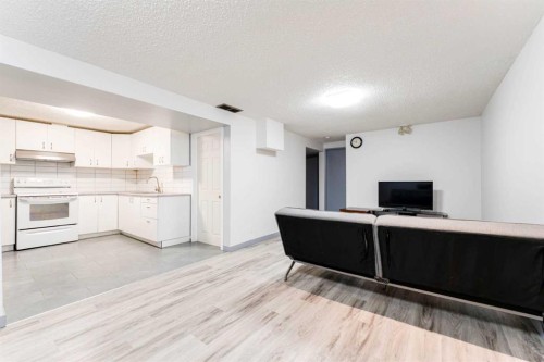 119 Mardale Crescent Ne, Calgary, AB - Indoor Photo Showing Kitchen