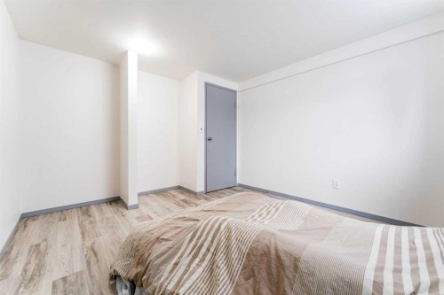 119 Mardale Crescent Ne, Calgary, AB - Indoor Photo Showing Bedroom