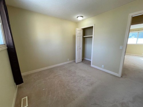 247 Bracewood Road Sw, Calgary, AB - Indoor Photo Showing Other Room