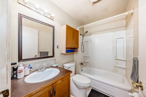 247 Bracewood Road Sw, Calgary, AB - Indoor Photo Showing Bathroom