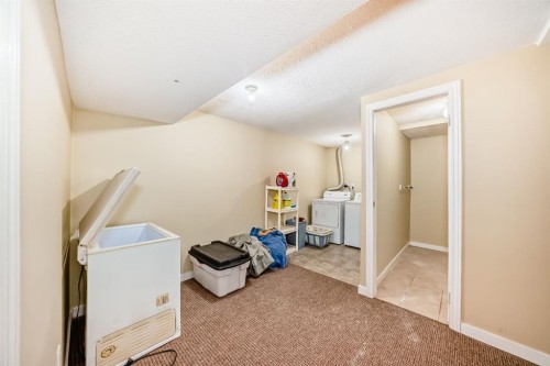 247 Bracewood Road Sw, Calgary, AB - Indoor Photo Showing Other Room