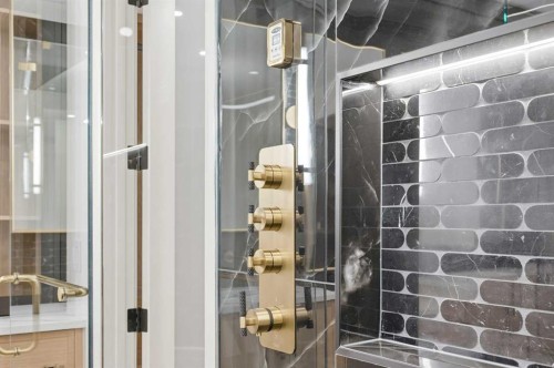 126 Sunstone Way, Balzac, AB - Indoor Photo Showing Bathroom