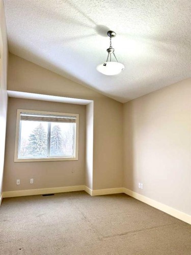 624 27 Avenue Nw, Calgary, AB - Indoor Photo Showing Other Room