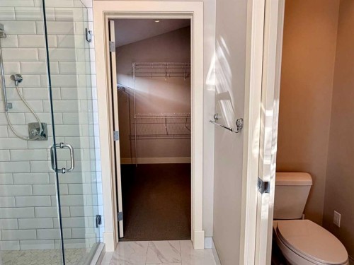 624 27 Avenue Nw, Calgary, AB - Indoor Photo Showing Bathroom