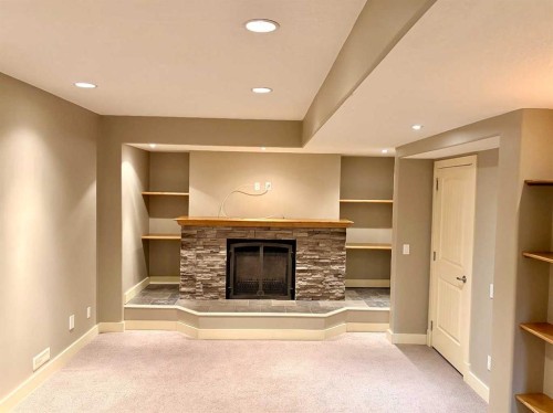 624 27 Avenue Nw, Calgary, AB - Indoor With Fireplace