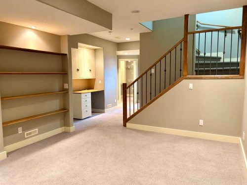 624 27 Avenue Nw, Calgary, AB - Indoor Photo Showing Other Room