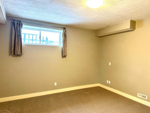 624 27 Avenue Nw, Calgary, AB - Indoor Photo Showing Other Room