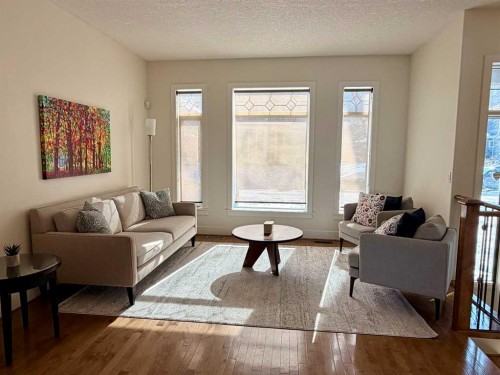 624 27 Avenue Nw, Calgary, AB - Indoor Photo Showing Living Room