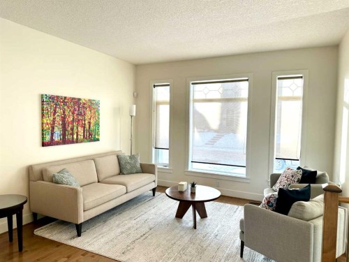 624 27 Avenue Nw, Calgary, AB - Indoor Photo Showing Living Room