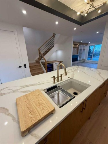 1924 10 Avenue Nw, Calgary, AB - Indoor Photo Showing Kitchen
