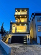 1924 10 Avenue NW Calgary, AB T2N 1G3