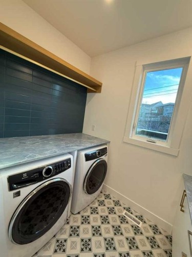 1924 10 Avenue Nw, Calgary, AB - Indoor Photo Showing Laundry Room