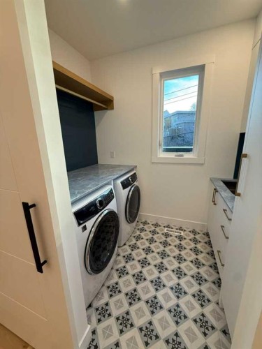 1924 10 Avenue Nw, Calgary, AB - Indoor Photo Showing Laundry Room