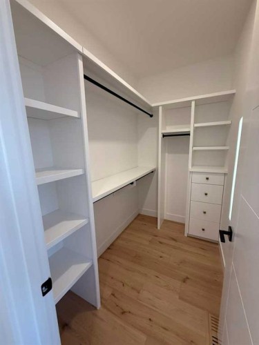 1924 10 Avenue Nw, Calgary, AB - Indoor With Storage