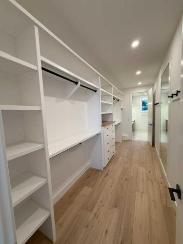 1924 10 Avenue Nw, Calgary, AB - Indoor With Storage
