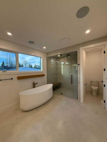1924 10 Avenue Nw, Calgary, AB - Indoor Photo Showing Bathroom