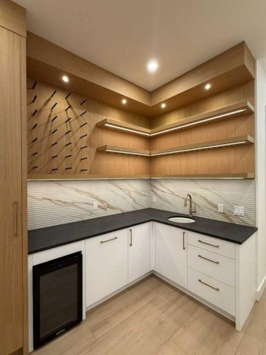 1924 10 Avenue Nw, Calgary, AB - Indoor