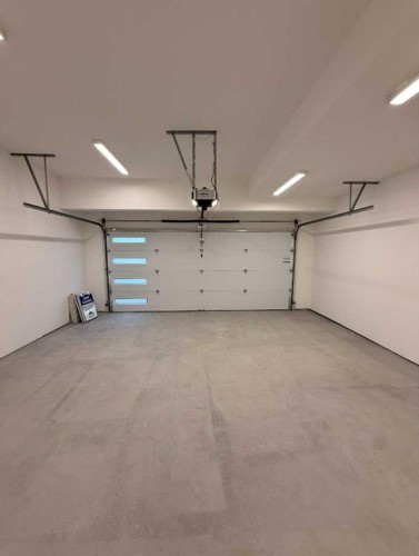 1924 10 Avenue Nw, Calgary, AB - Indoor Photo Showing Garage