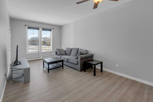 207-207 Sunset Drive, Cochrane, AB - Indoor Photo Showing Living Room