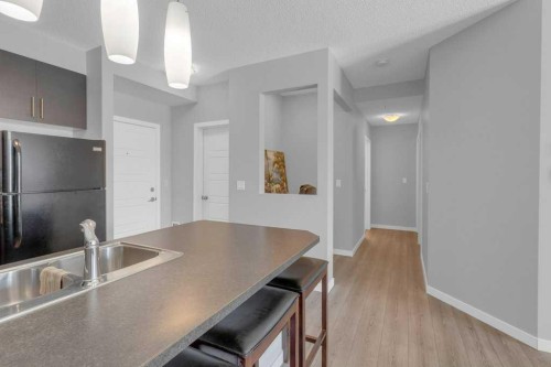 207-207 Sunset Drive, Cochrane, AB - Indoor Photo Showing Kitchen