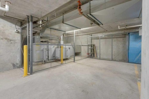 207-207 Sunset Drive, Cochrane, AB - Indoor Photo Showing Garage