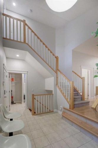 57 Discovery Ridge Hill Sw, Calgary, AB - Indoor Photo Showing Other Room