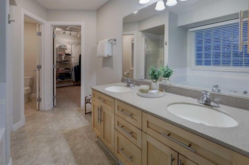 57 Discovery Ridge Hill Sw, Calgary, AB - Indoor Photo Showing Bathroom