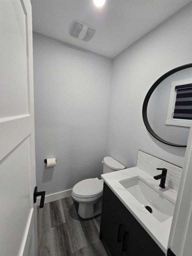 327 Rundleview Drive Ne, Calgary, AB - Indoor Photo Showing Bathroom