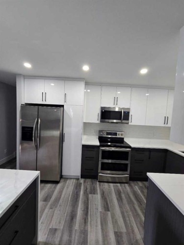 327 Rundleview Drive Ne, Calgary, AB - Indoor Photo Showing Kitchen