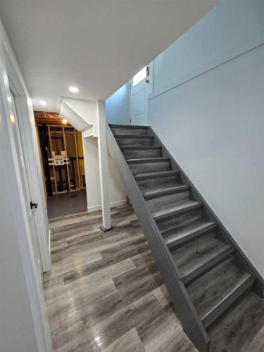 327 Rundleview Drive Ne, Calgary, AB - Indoor Photo Showing Other Room