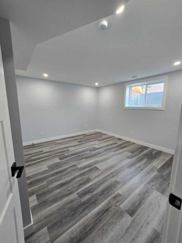 327 Rundleview Drive Ne, Calgary, AB - Indoor Photo Showing Other Room