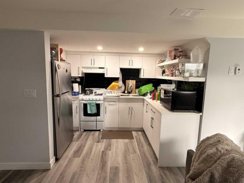 327 Rundleview Drive Ne, Calgary, AB - Indoor Photo Showing Kitchen