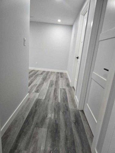 327 Rundleview Drive Ne, Calgary, AB - Indoor Photo Showing Other Room