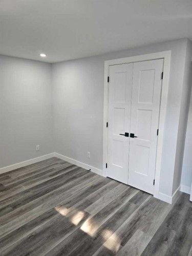 327 Rundleview Drive Ne, Calgary, AB - Indoor Photo Showing Other Room