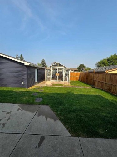 327 Rundleview Drive Ne, Calgary, AB - Outdoor
