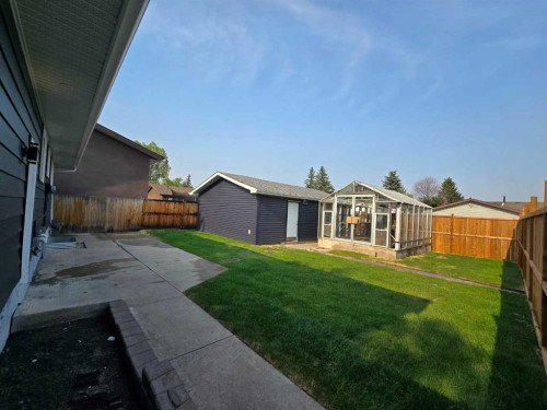 327 Rundleview Drive Ne, Calgary, AB - Outdoor