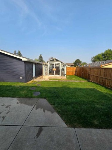 327 Rundleview Drive Ne, Calgary, AB - Outdoor