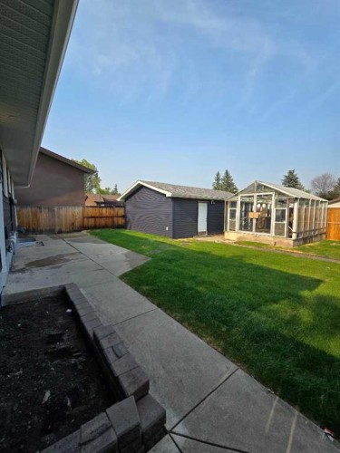 327 Rundleview Drive Ne, Calgary, AB - Outdoor