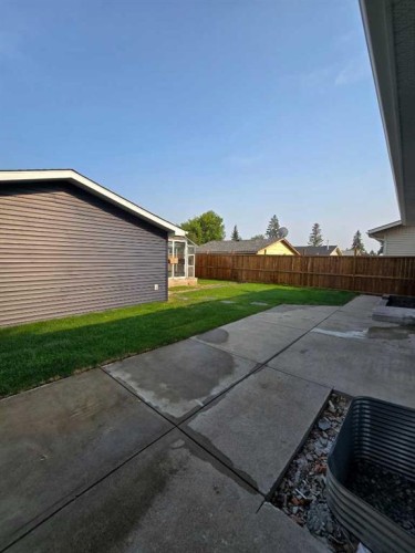 327 Rundleview Drive Ne, Calgary, AB - Outdoor