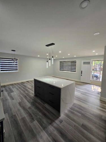 327 Rundleview Drive Ne, Calgary, AB - Indoor