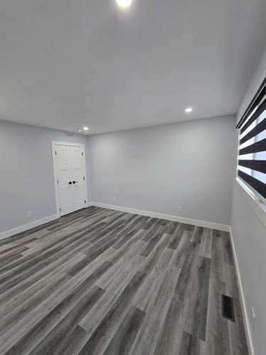 327 Rundleview Drive Ne, Calgary, AB - Indoor Photo Showing Other Room