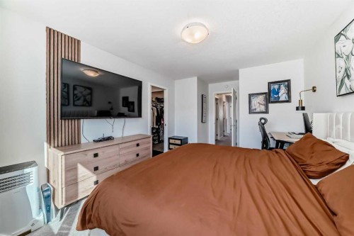 455 Tekarra Drive Nw, Calgary, AB - Indoor Photo Showing Bedroom